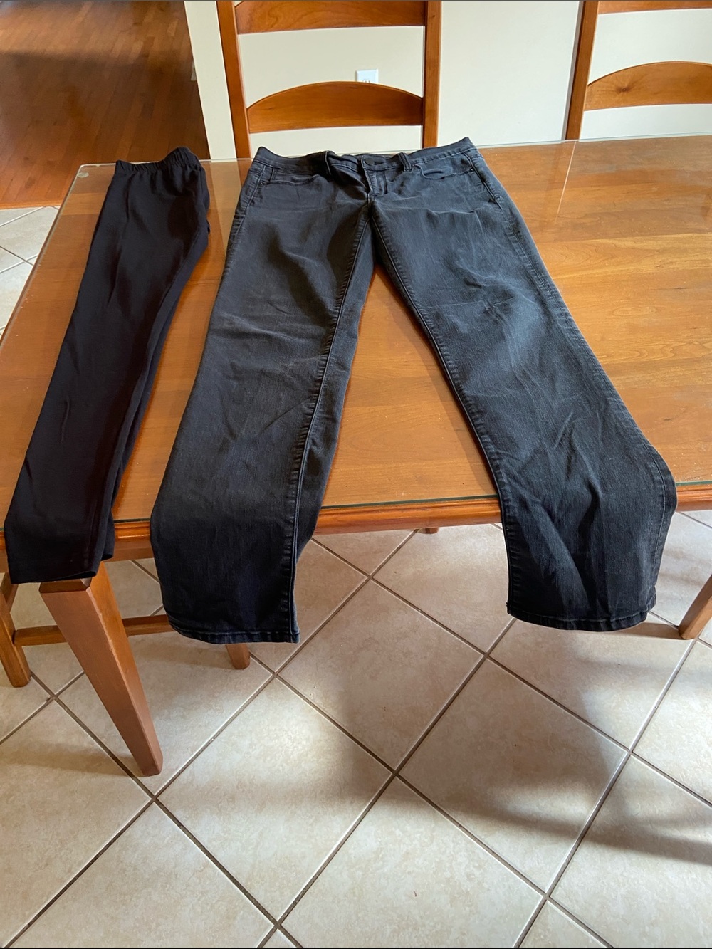 Calvin Klein Women’s Black Straight Leg Jeans. Lightweight. Size 10.